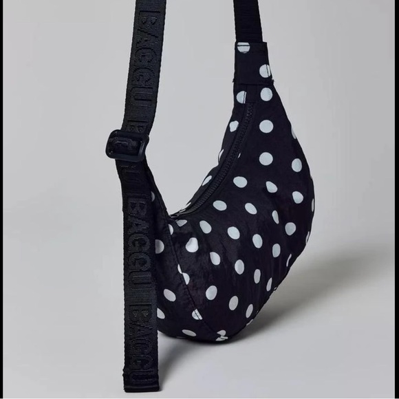 BAGGU Medium Nylon Crescent Bag - Polka Dot Black & White urban outfitters - Picture 3 of 4